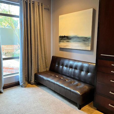 Tredenham Boutique Hotel Блумфонтейн Екстер'єр фото A futon sofa