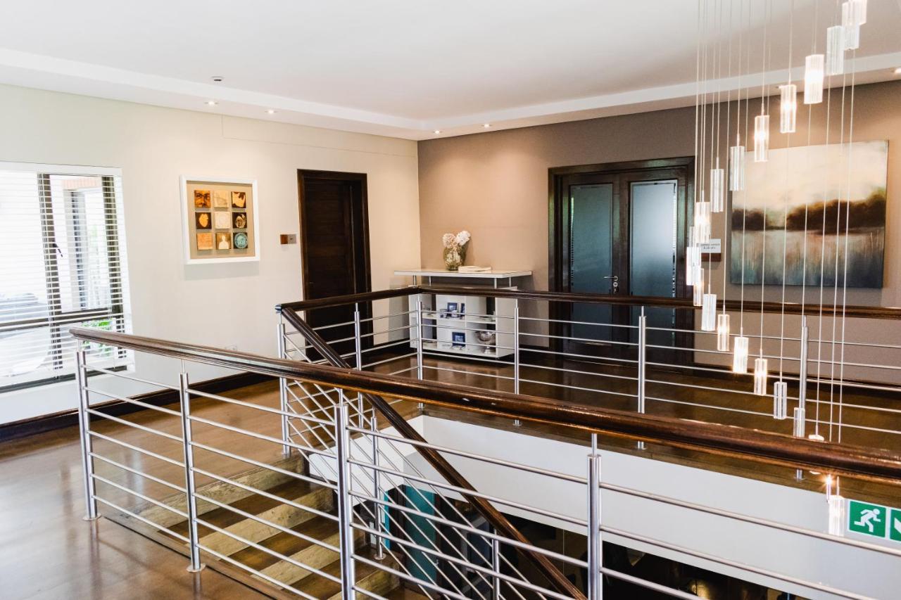 Tredenham Boutique Hotel Блумфонтейн Екстер'єр фото Stainless steel handrail