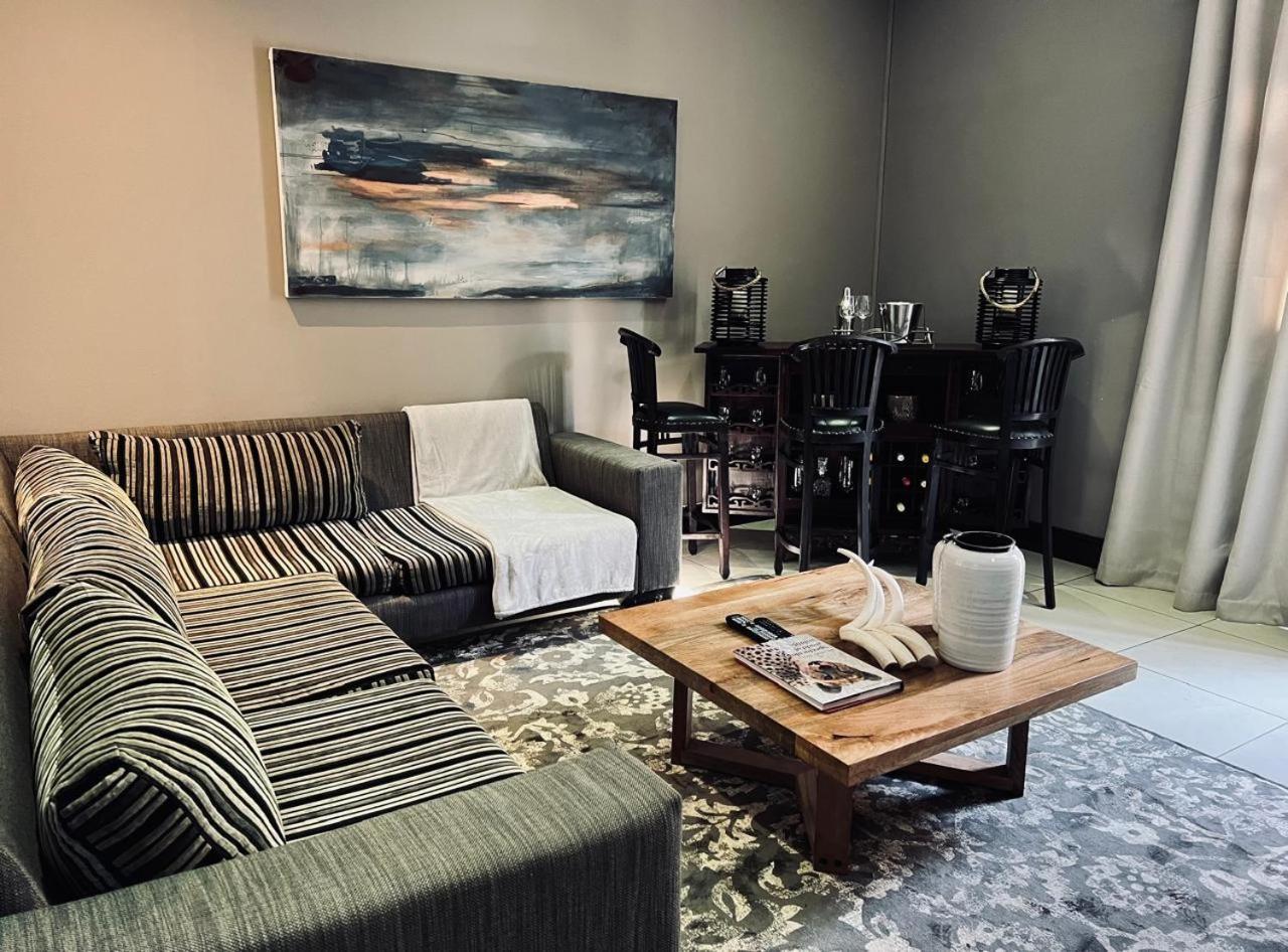 Tredenham Boutique Hotel Блумфонтейн Екстер'єр фото A living room in a condominium