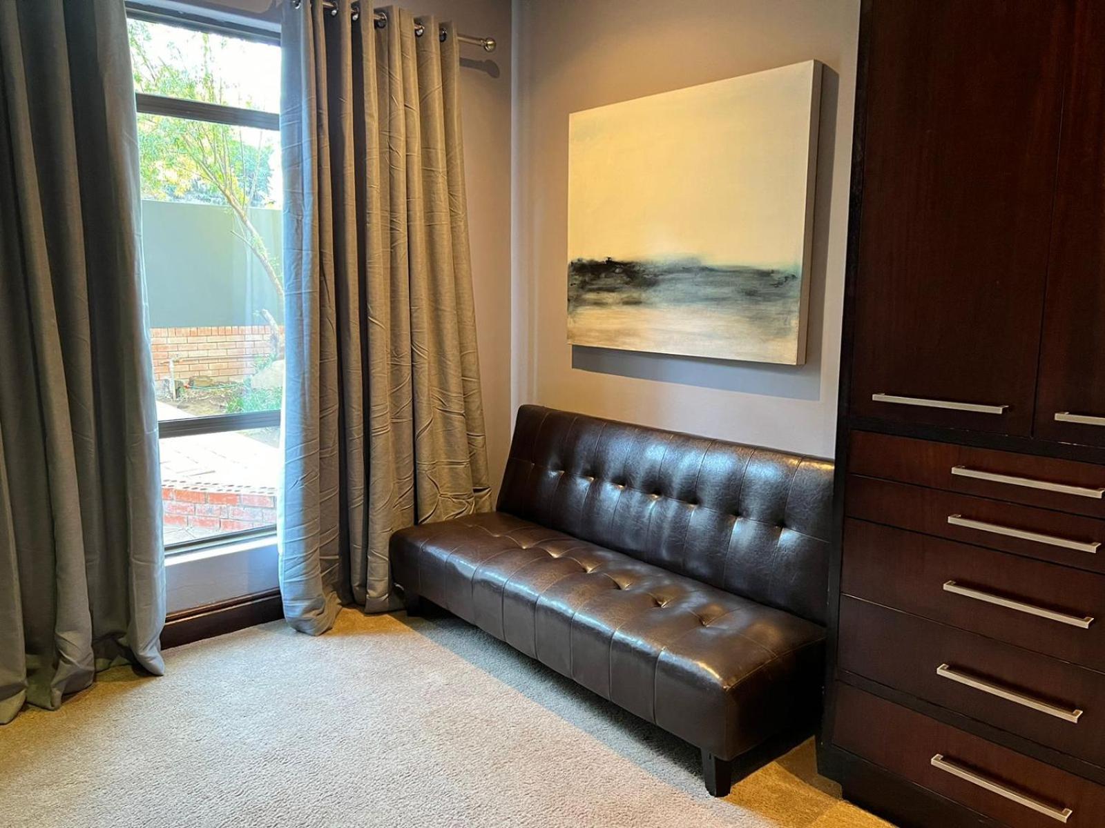 Tredenham Boutique Hotel Блумфонтейн Екстер'єр фото A futon sofa