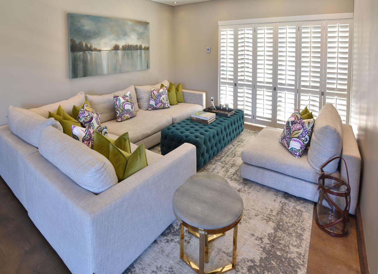 Tredenham Boutique Hotel Блумфонтейн Екстер'єр фото A living room with plantation shutters