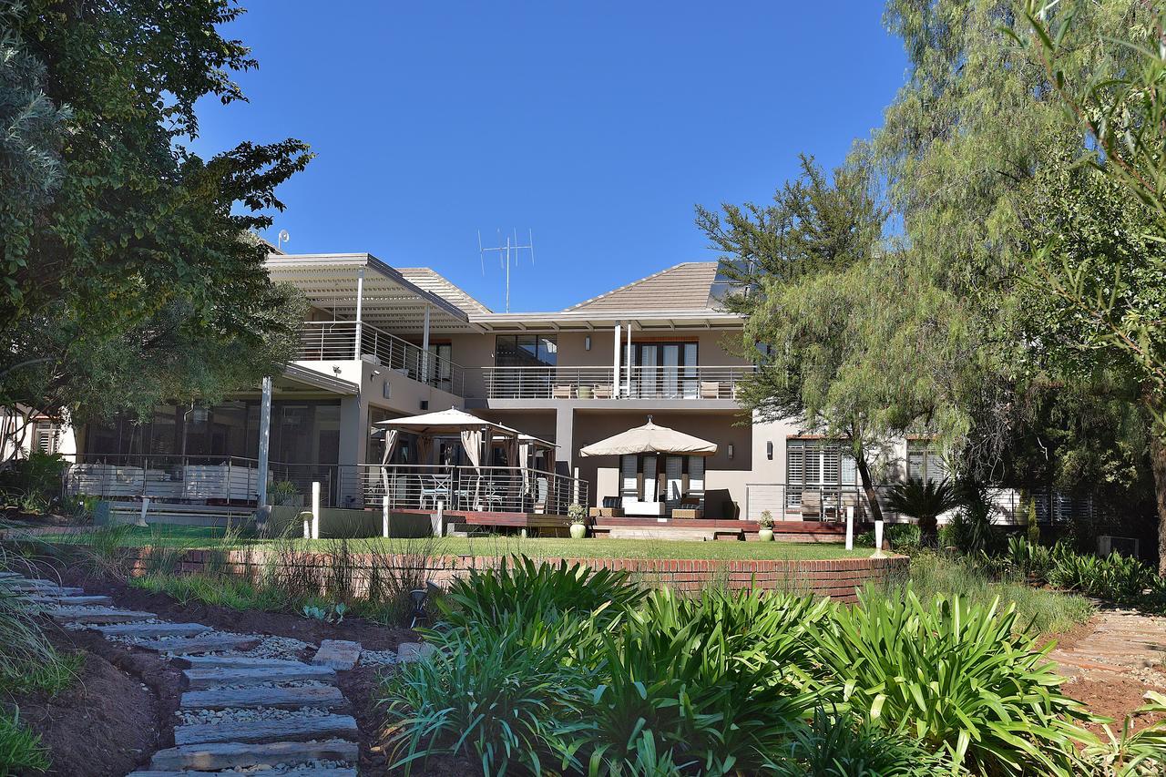 Tredenham Boutique Hotel Блумфонтейн Екстер'єр фото The clubhouse at the Rand Country Club